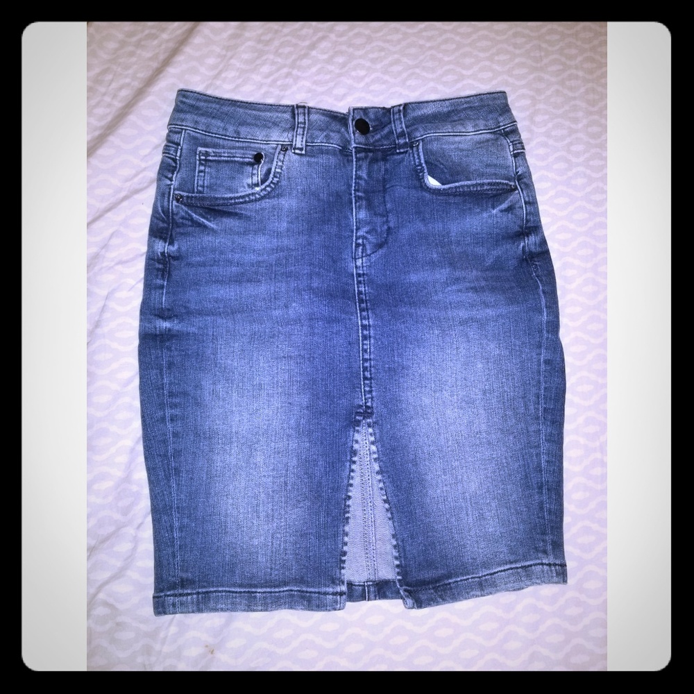 H&M Divided denim mini skirt size 6